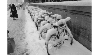 1968, Zürichs Fahrräder an einem schneereichen Tag (Quelle: ETH-Bibliothek Zürich, Bildarchiv)